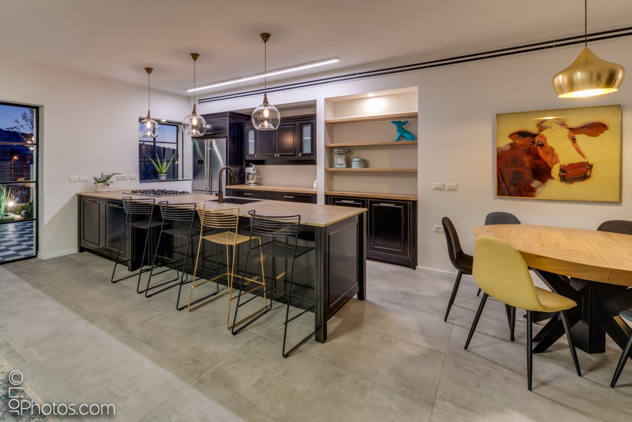 מטבח עם אי במרכז